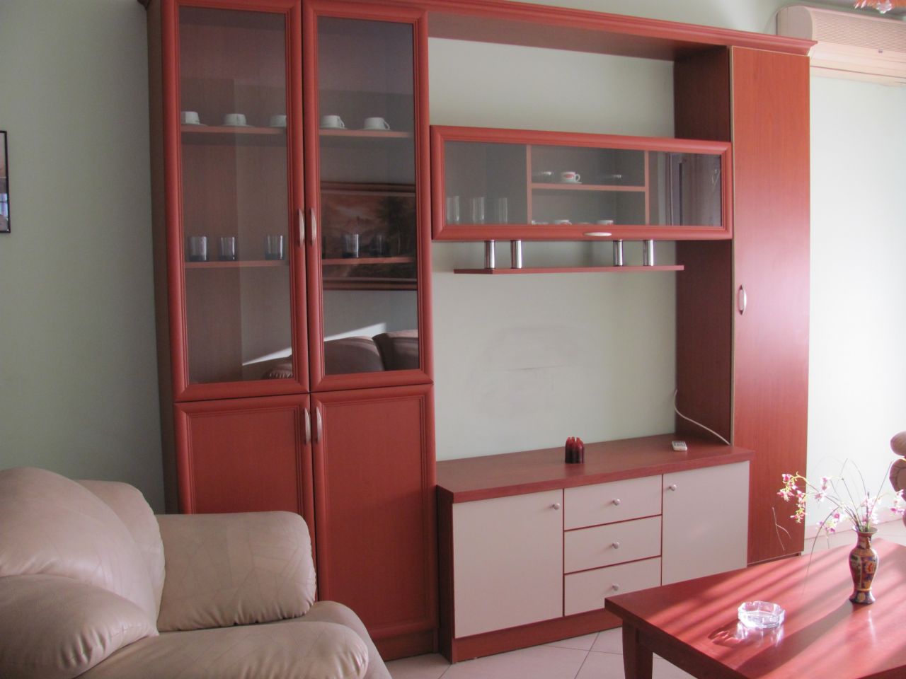 Apartment for rent in Tirana, situated near the Blloku area and the park of the lake. 
